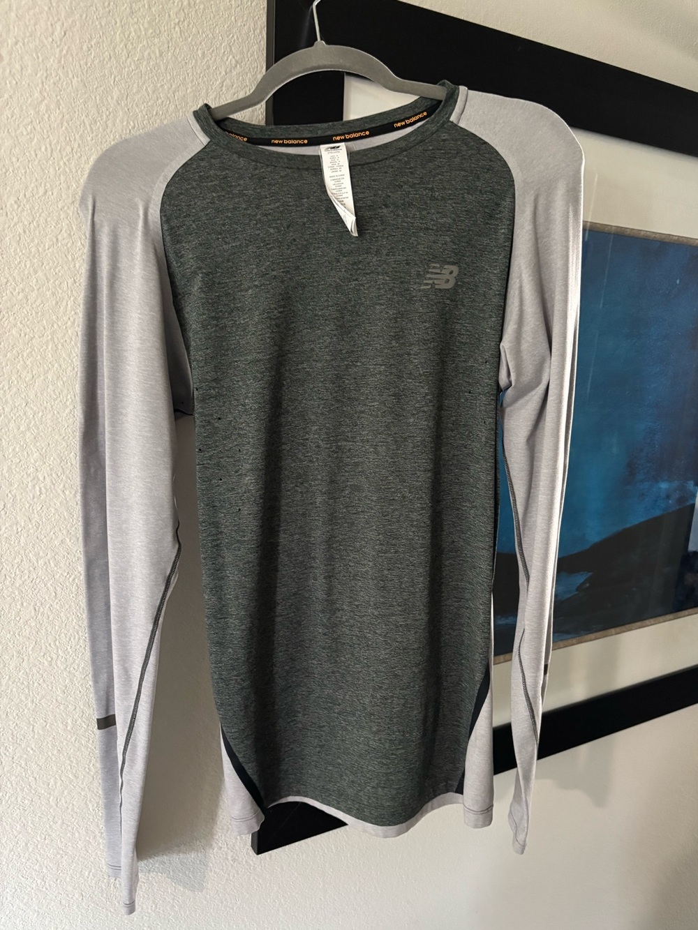 New Balance Women’s Long-Sleeve Raglan Performance Shirt  S